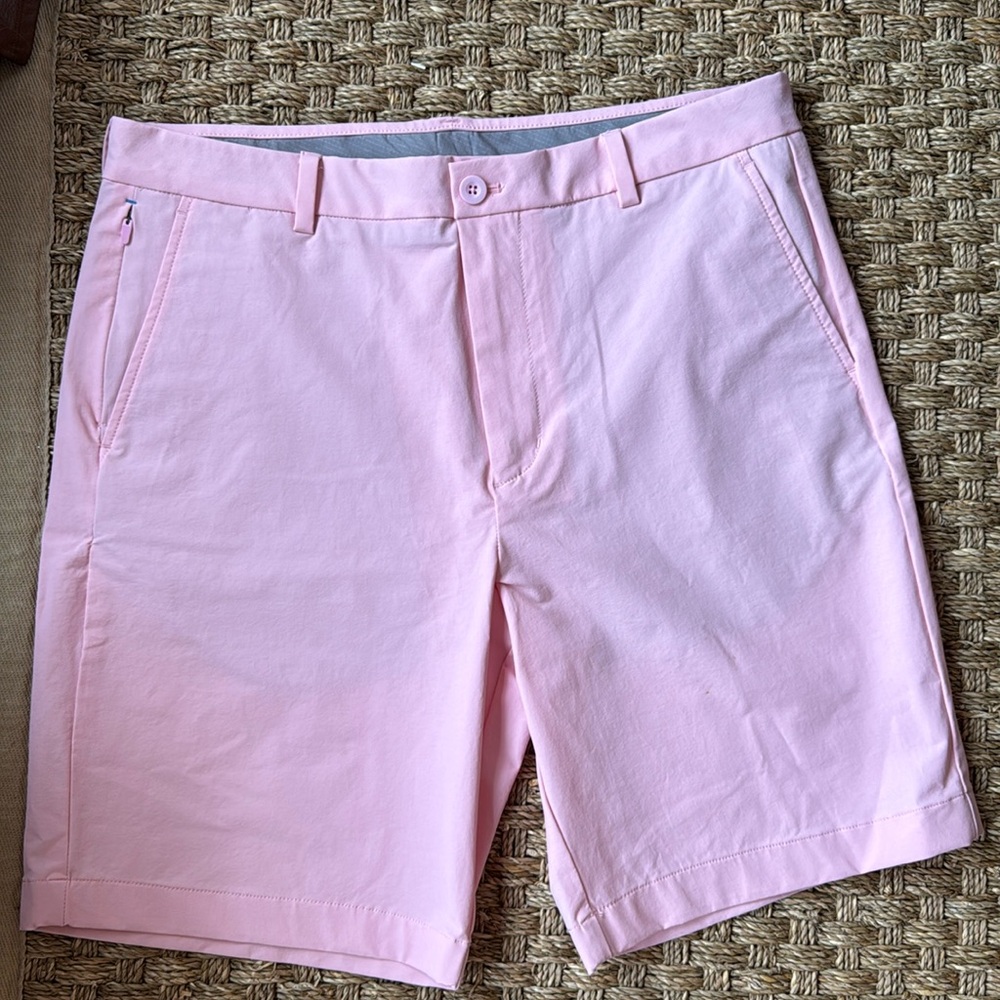 Vineyard Vines Pink On-The-Go  Preppy Shorts . Mint condition .